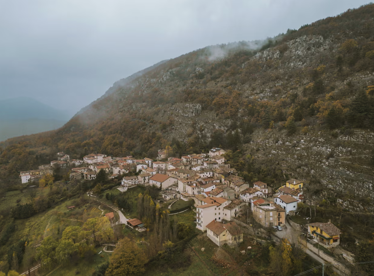 Ngôi làng ăn mừng sự ra đời của em bé đầu tiên sau 30 năm- Ảnh 3.