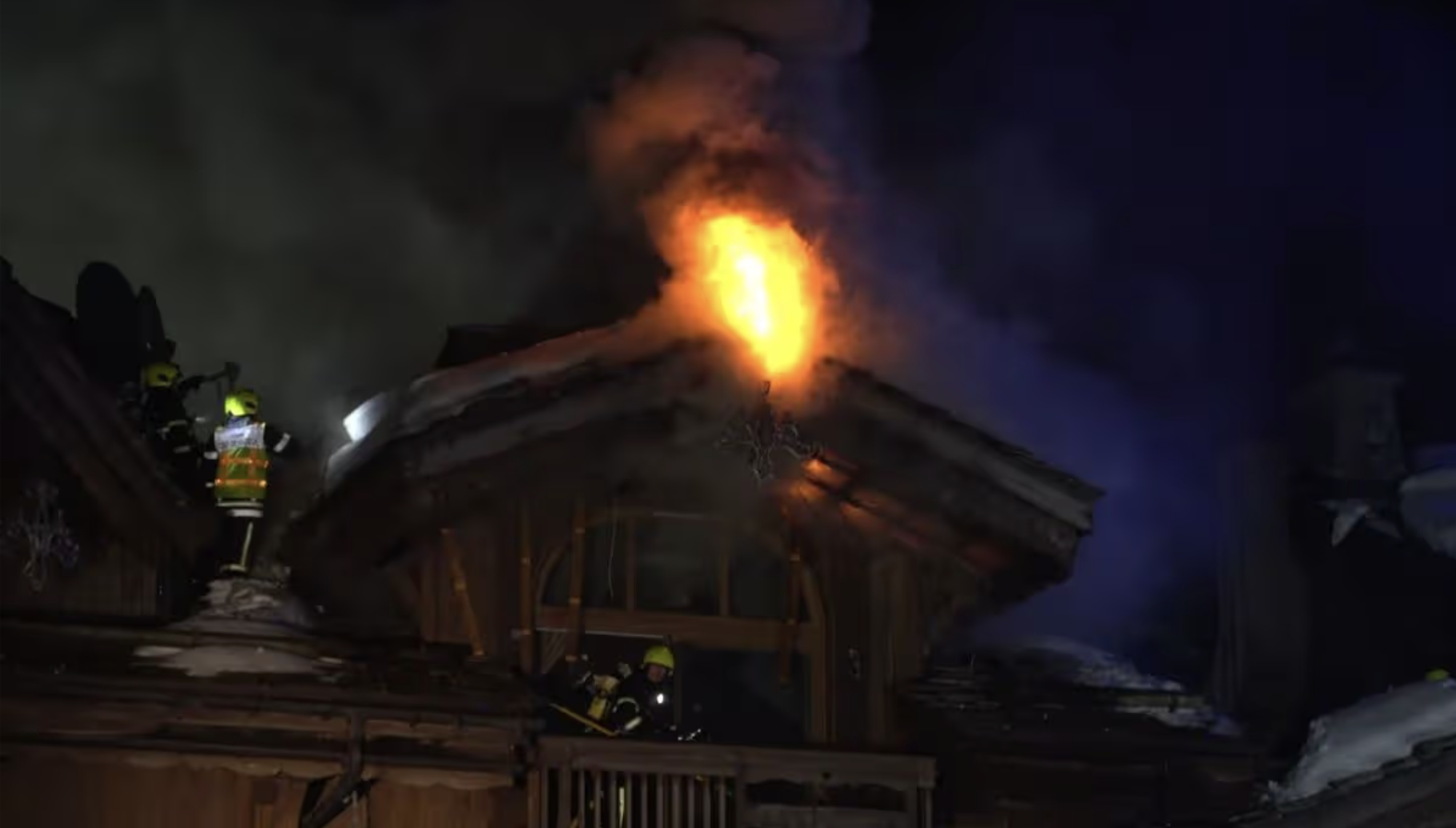 Pháp: Cháy khách sạn 5 sao tại khu nghỉ dưỡng Courchevel, hơn 80 người sơ tán trong hoảng loạn- Ảnh 1.