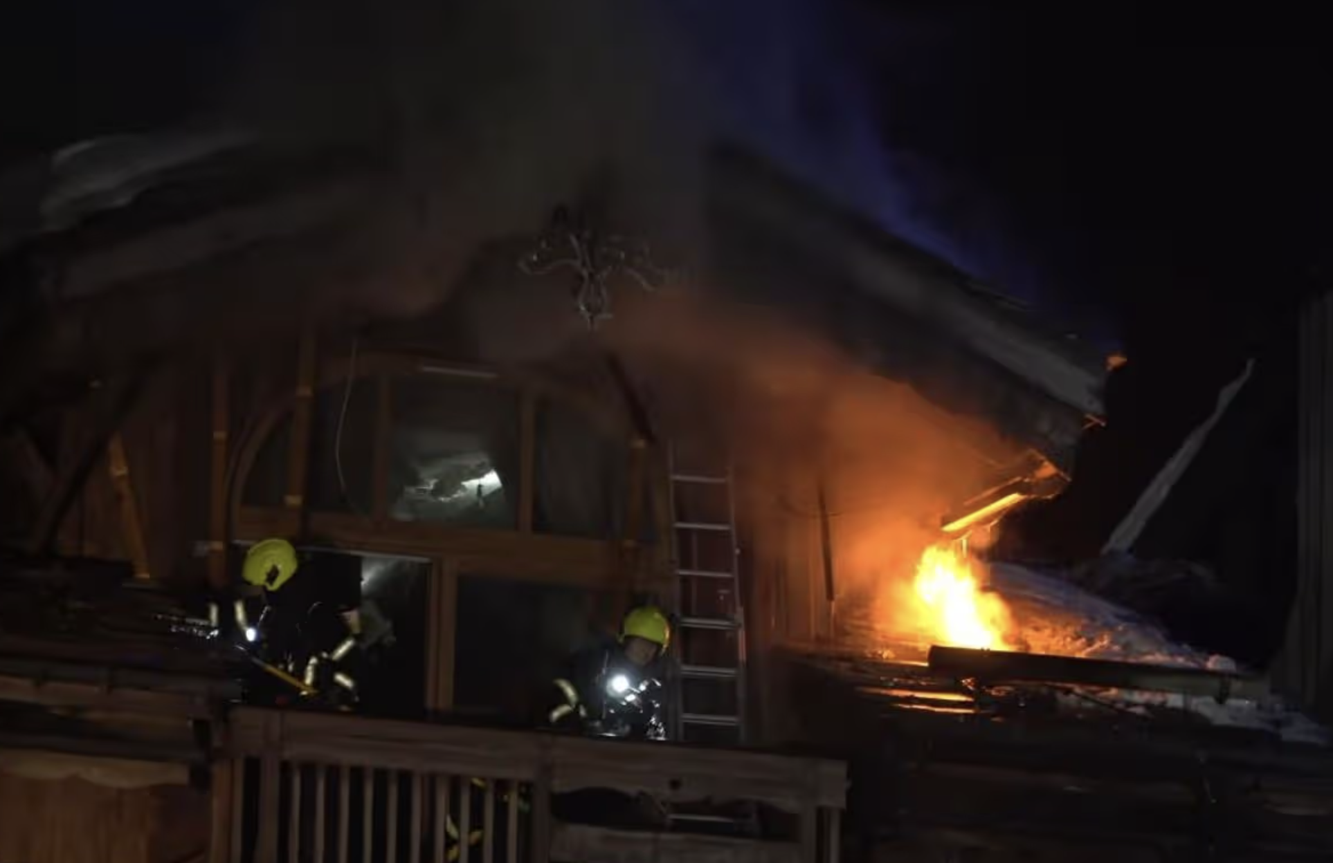 Pháp: Cháy khách sạn 5 sao tại khu nghỉ dưỡng Courchevel, hơn 80 người sơ tán trong hoảng loạn- Ảnh 2.