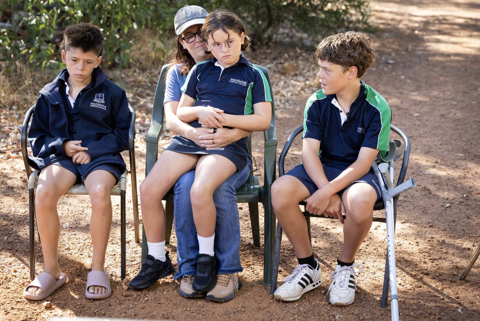 Cả thế giới sửng sốt trước câu chuyện cậu bé 13 tuổi bơi hơn 4km vượt dòng “nghẹt thở” để cứu sống cả gia đình- Ảnh 2. Cả thế giới sửng sốt trước câu chuyện cậu bé 13 tuổi bơi hơn 4km vượt dòng “nghẹt thở” để cứu sống cả gia đình- Ảnh 2.