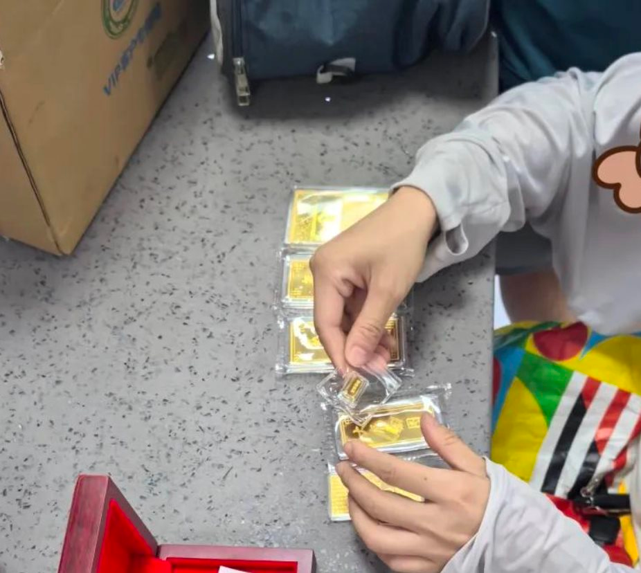 Phát hiện 6 thỏi vàng trị giá 860 triệu đồng trong gói hàng ship, công an sử dụng nhiều biện pháp nghiệp vụ vào cuộc- Ảnh 2.