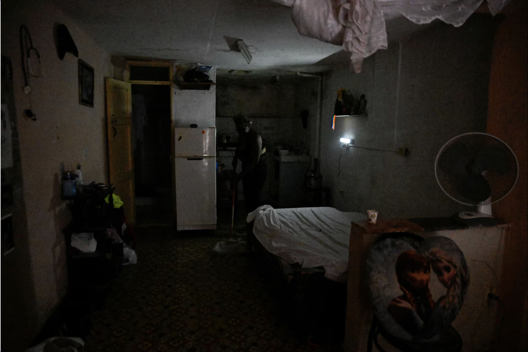 Hệ thống điện Cuba tê liệt diện rộng sau sự cố bất ngờ- Ảnh 1.