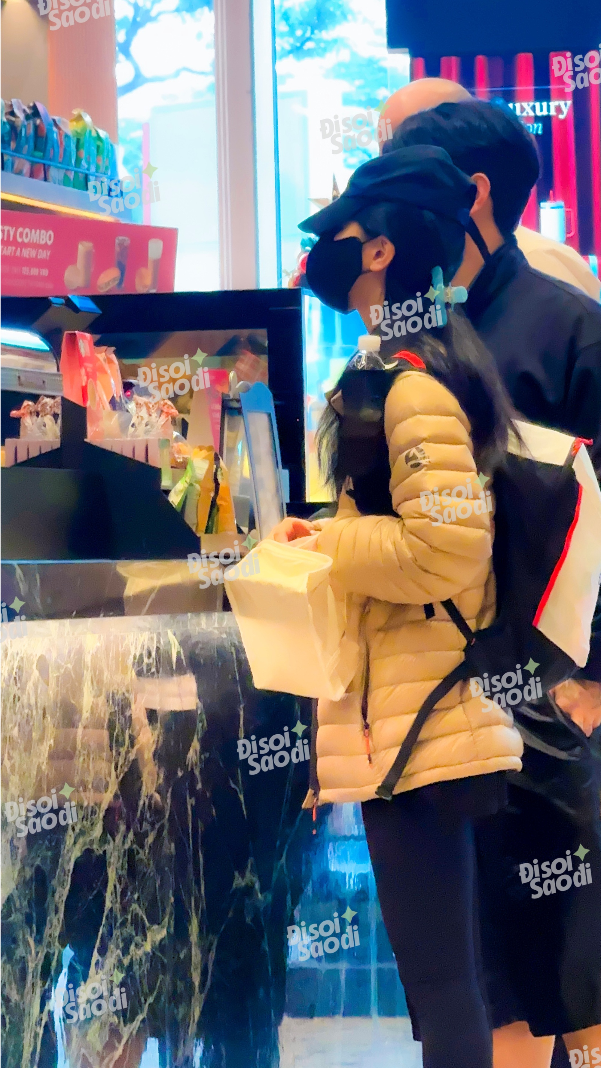 Độc quyền tóm dính Suzy - Kim Seon Ho tại Việt Nam: