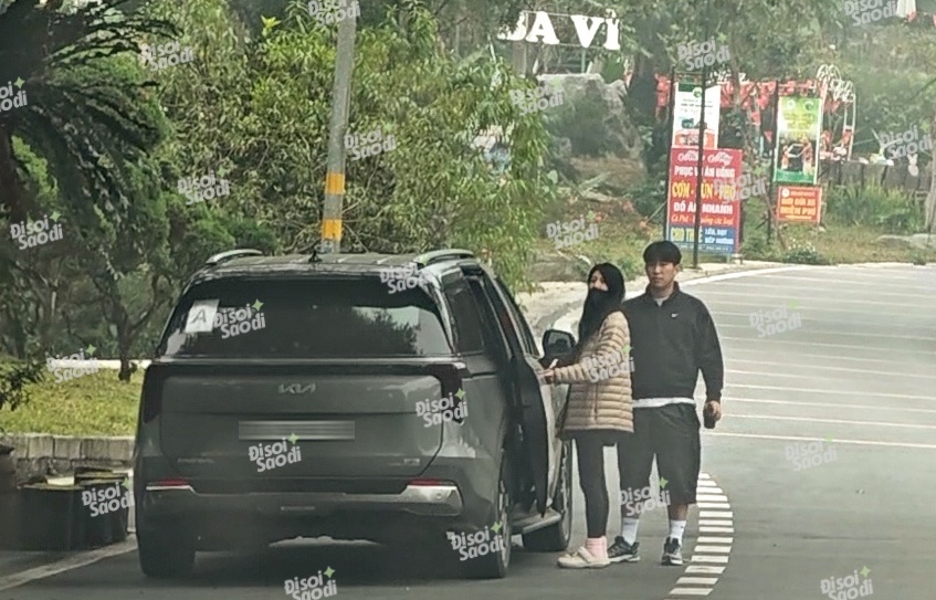 Độc quyền tóm dính Suzy - Kim Seon Ho tại Việt Nam: