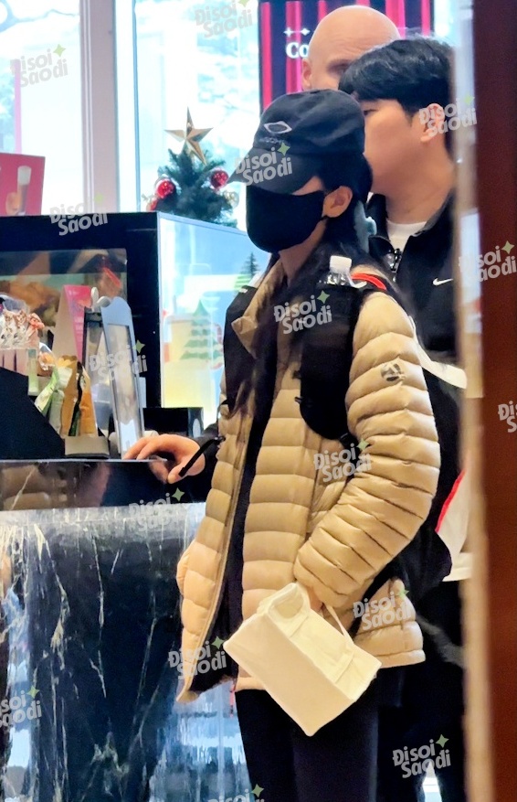 Độc quyền tóm dính Suzy - Kim Seon Ho tại Việt Nam: