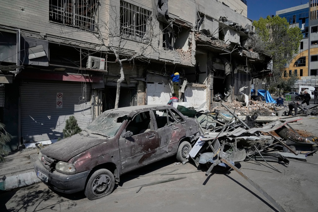 Nhịp sống thường nhật của người dân Iran bỗng chốc hỗn độn bởi xung đột- Ảnh 2. Nhịp sống thường nhật của người dân Iran bỗng chốc hỗn độn bởi xung đột- Ảnh 2.