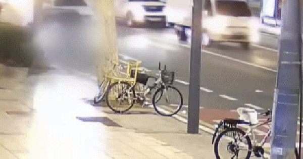 Sốc: Bản tin thời sự công bố clip nữ diễn viên 9X lái ô tô lao lên vỉa hè tông trúng loạt xe đạp và cột điện av 1 1767451487165893182215 0 0 229 437 crop 1767451514670924072517gifpng