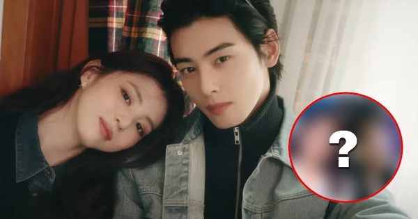 Hot nhất MXH: Nữ MC đưa tin về scandal Cha Eun Woo nhưng cứ như dựa vai check-in cùng thần tượng av cha 17700019383292024562180 0 0 602 1150 crop 1770001953404821654531jpg