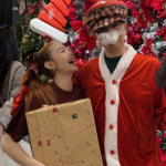 Hội hào môn "bung nóc" mùa Giáng sinh: Midu khoá môi Minh Đạt, xem biệt thự của Phạm Hương - Lan Khuê mà loá mắt ava 55 1766729346526842564478 0 0 251 480 crop 1766729369879647977349png