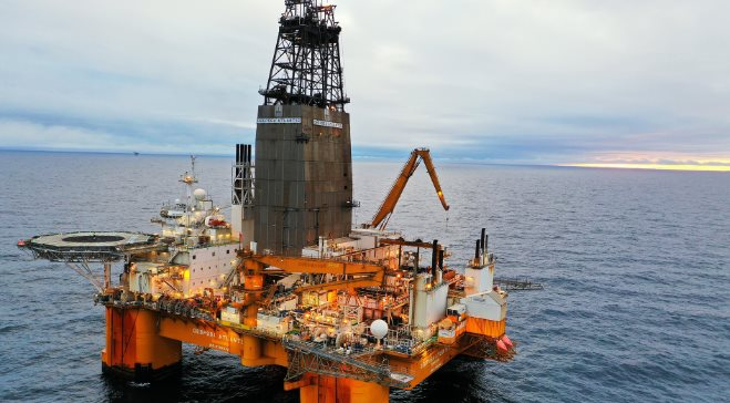 Khoan thẳng đứng 3.872m xuống đáy biển, phát hiện một mỏ dầu khổng lồ dày hơn 200m, trữ lượng lên đến 89 triệu thùng dầu- Ảnh 1.