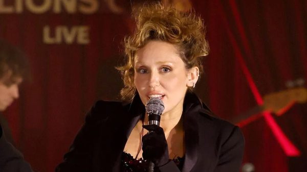 Sao Nữ Miley Cyrus Hài Hước Về Thời Gian Tham Gia Avatar: Fire and Ash avatar miley cyrus2 erpqjpg