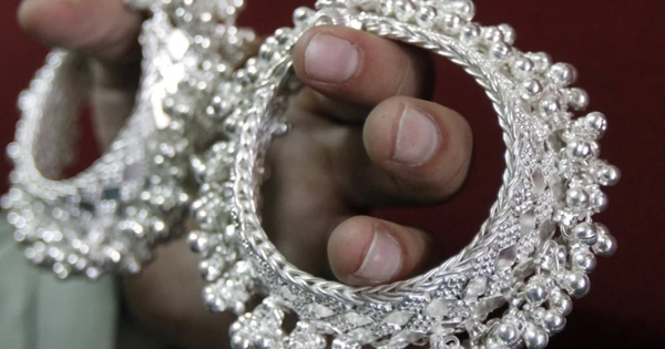 Một tài sản giá tăng 102%, bỏ xa vàng, dự kiến chưa dừng đà tăng: Gây sốt từ giới đầu tư đến nhà sản xuất avatar1765416127082 1765416127570157996792 60 0 683 997 crop 1765416167928893257402png