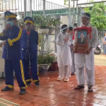 "Khi tôi thắp nhang cho anh Thương Tín, vừa cắm cây nhang xuống thì bóng đèn bên phải nổ, tắt luôn" avatar1765426813039 17654268136182103623339 59 0 873 1555 crop 1765426880912537297374png