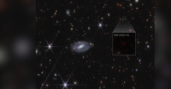 Vật thể “chuyển kiếp” từ quá khứ 13 tỉ năm trước xuất hiện avatar1765440529167 17654405296171620773716jpg