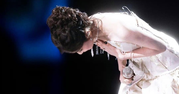 Nhìn mỹ nhân này cúi chào mà ngỡ mộng cảnh ngàn năm: Người đẹp làm gì cũng đẹp, đóng phim nào nghiện nặng phim đó avatar1765448992075 1765448992922124778589 45 0 610 1080 crop 1765449022420237684995jpg