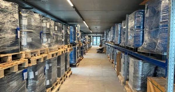 Phát hiện căn hầm chứa hàng trăm thùng phi lớn đựng hơn 300 tấn ‘kho báu’ cả thế giới thèm khát, tường dày cả gang, cửa nặng 4 tấn, camera an ninh hoạt động 24/7, nội bất xuất ngoại bất nhập avatar1765792153686 1765792154171405133984jpg