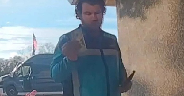 Phát hiện tiền rơi trước cửa nhà, tài xế giao hàng có hành động bất ngờ avatar1765878073362 1765878073698201867118 0 44 315 548 crop 17658780971551011975268jpg