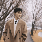 Trượt đại học, mỹ nam cao 1m91 làm shipper trước khi được Dương Mịch cứu vớt avatar1765953799877 17659538003871842051475 9 0 306 568 crop 17659539134771851414788gifpng