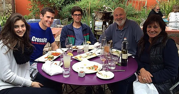 Những ngày cuối của đạo diễn Rob Reiner trước khi bị con trai sát hại avatar1765956715681 17659567169991662684065 84 0 620 1024 crop 1765956794400736435496png