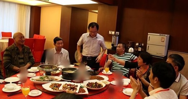 Liên hoan 10 người thì 9 người "biến mất", bỏ lại 1 người duy nhất sững sờ với hóa đơn 5 triệu đồng chưa thanh toán: “Họ bảo ra ngoài hít thở” avatar1765956984435 17659569849751520726051jpg