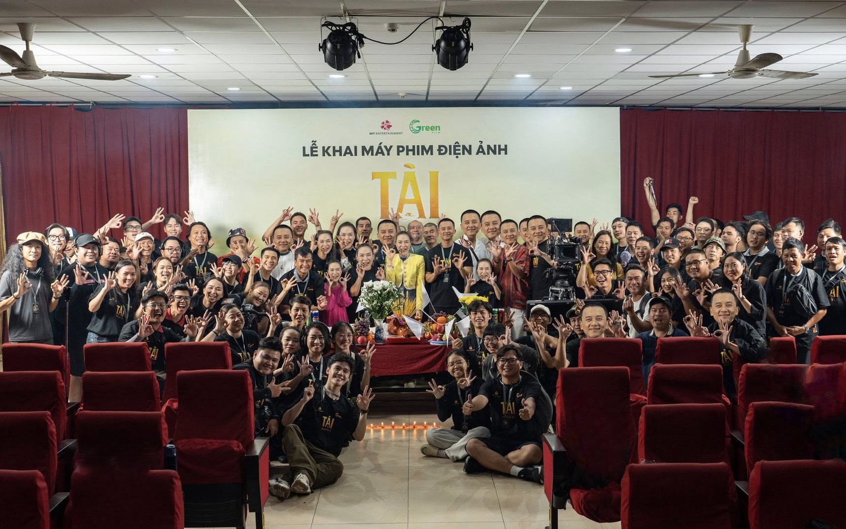 Phóng to bức ảnh chụp Mỹ Tâm và Mai Tài Phến, cả MXH hốt hoảng vì 1 chi tiết đáng sợ