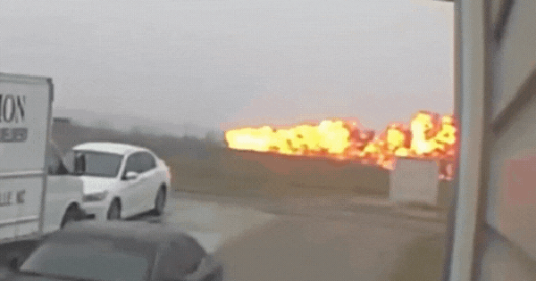 Rợn người clip máy bay lao xuống đất khiến gia đình 1 ngôi sao thể thao và toàn bộ hành khách thiệt mạng avatar1766108983207 1766108983683862887408gifpng