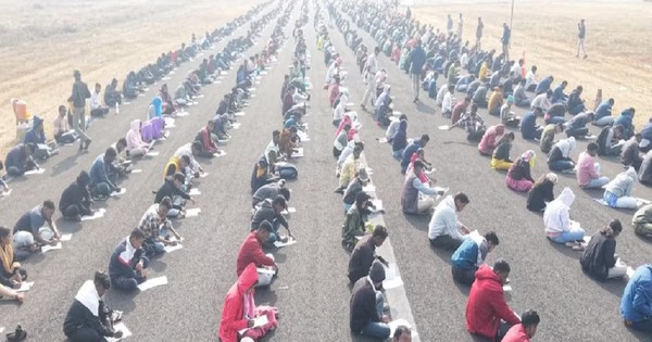 8.000 người ngồi trên đường băng làm bài thi, giám thị dùng UAV chống gian lận avatar1766401450231 17664014508171519770580jpeg