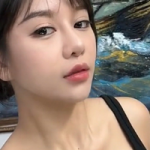 Bị chỉ trích ăn mặc phản cảm, nữ họa sĩ lập tức "chơi chiêu" khiến anti-fan "cứng họng" avatar1766743210070 17667432111131826835685 0 31 315 535 crop 1766743433526724898737png