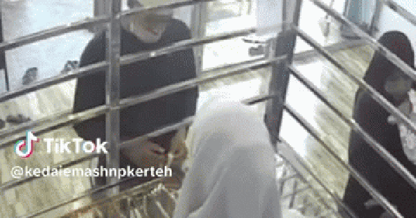 Đến tiệm vàng đòi xem dây chuyền rồi bỏ chạy, tên cướp gặp cảnh bẽ bàng vì sự nhanh trí của nhân viên avatar1766912715331 17669127158871449161338 164 0 389 360 crop 17669127275731545073394gifpng