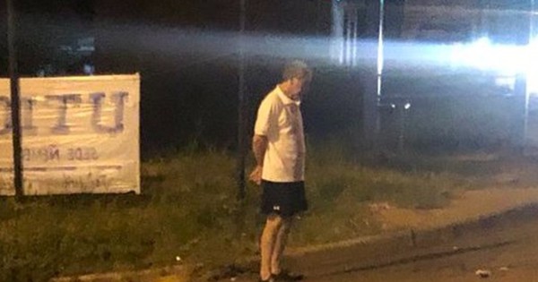 Người cha 72 tuổi cứ tối đến lại ra bến xe buýt chờ con gái trở về: Bức ảnh khiến hàng triệu người nghẹn lòng avatar1766980468189 1766980468832677363574jpg