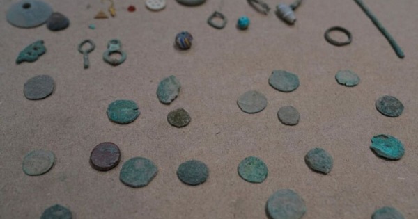 Phát hiện vàng và hàng trăm đồng xu trên đất sau cơn mưa lớn, chính quyền lập tức phong tỏa khu vực, giá trị lớn đến không ngờ avatar1766997495855 17669974965451114698125jpg