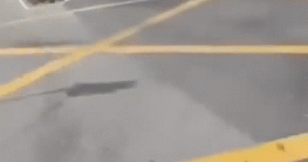 Xe tải ben di chuyển trên đường mà quên không hạ thùng, 1 lúc sau thì chuyện đáng sợ xảy ra avatar1767760541609 1767760542067302483019gifpng