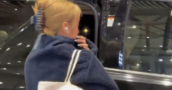 Con gái 16 tuổi của Triệu Vy đang làm gì với diện mạo của mình thế này? avatar1768013864467 1768013865064276753422 21 0 437 794 crop 17680139389431417212503gifpng