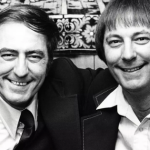 Bị chia cắt 39 năm từ lúc lọt lòng, cặp song sinh sống cuộc đời giống nhau đến lạ lùng avatar1768275459434 17682754598441205317644png