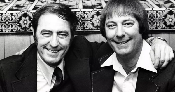 Bị chia cắt 39 năm từ lúc lọt lòng, cặp song sinh sống cuộc đời giống nhau đến lạ lùng avatar1768275459434 17682754598441205317644png