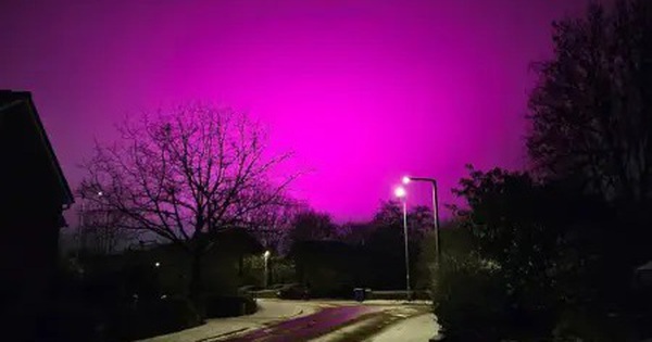 Bầu trời chuyển sang màu hồng kỳ lạ khiến cả thị trấn kinh ngạc avatar1768380295538 1768380295893554603165jpg