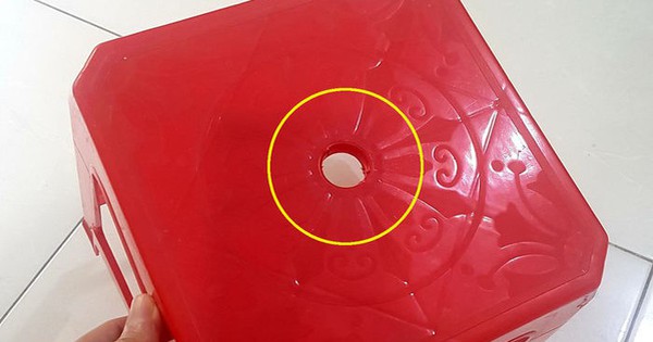 Vì sao trên mặt ghế nhựa lại thường có một lỗ tròn? Không đơn giản như nhiều người nghĩ avatar1768460415447 1768460415793659704738 69 0 506 700 crop 17684604275861123493907jpg