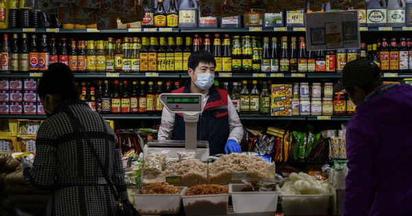 Phát hiện chủ tiệm tạp hoá chuyển khoản 354 lần cho khách hàng cũ tổng cộng 1 tỷ đồng, sau 10 năm mới báo công an avatar1768468356612 1768468383997163563606jpg