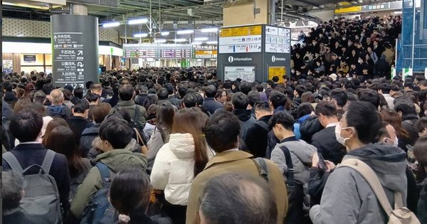 Cảnh tượng "ác mộng" tại ga tàu Nhật Bản: Hàng vạn người chen chúc nghẹt thở trong giờ cao điểm, những tuyến đường sắt huyết mạch của Tokyo tê liệt avatar1768534934473 17685349347881576571607jpg