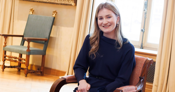 Nàng công chúa "mọt sách" của Harvard thực tập làm Nữ hoàng avatar1768728069252 1768728069561201860107 0 62 503 867 crop 1768728083229930709853png