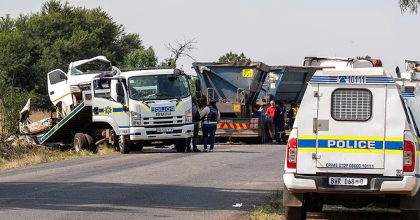 Xe buýt chở học sinh gặp tai nạn nghiêm trọng trên đường đến trường, ít nhất 11 nạn nhân thiệt mạng avatar1768920062086 17689200625971004393189jpg