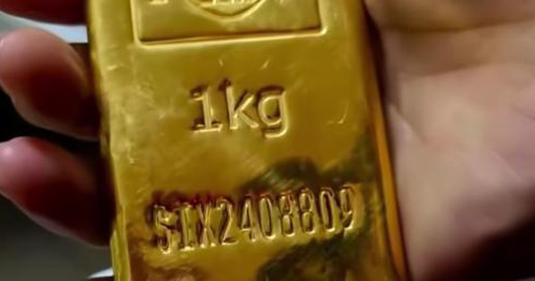 Phát hiện túi xách chứa 1kg vàng, 1kg bạch kim và 1kg palladium trị giá hơn 7,5 tỷ đồng nằm chơ vơ trên ghế xe buýt sân bay avatar1768971743452 1768971743898308572242jpg