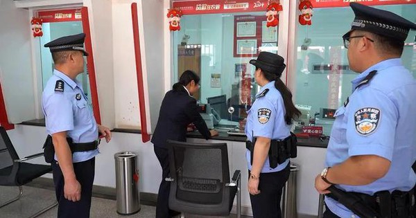 Phát hiện khách đặt 4 lệnh mua vàng với giá hơn 3,6 tỷ đồng, công an lập tức đến ngân hàng xác minh, còn yêu cầu đơn vị chuyển phát đổi địa chỉ giao hàng avatar1769073894102 17690738943722110588038jpeg