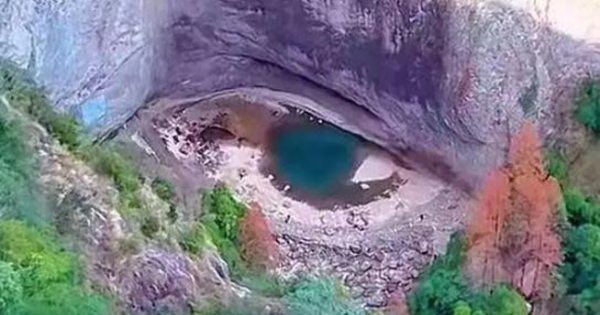 "Mắt rồng" đột ngột xuất hiện giữa núi đá, người dân nô nức kéo đến kiểm chứng avatar1769153717012 1769153717296441349734 112 0 418 489 crop 17691537438191142932617png