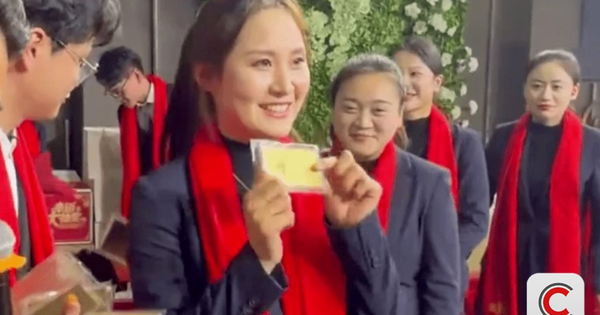 Một tiệm vàng Trung Quốc chơi lớn: Thưởng 'nóng' tiền và vàng cho nhân viên dịp tất niên avatar1769233484443 17692334851111867660552png