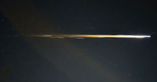 Vật thể "rơi tự do" từ vũ trụ gây tiếng nổ siêu thanh avatar1769245881788 17692458823261134204533jpg