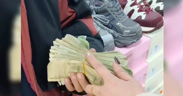 Xúc động cậu bé lớp 5 nhịn tiêu vặt 6 tháng để mua quà sinh nhật mẹ avatar1769402942623 17694029429971608453570jpeg