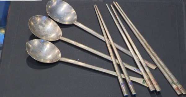 Giá bạc tăng phi mã, nhiều người nô nức đi lục thìa bạc trong bếp bán lấy tiền avatar1769482660295 1769482660947911622155 0 40 419 710 crop 17694826830001022371273jpg