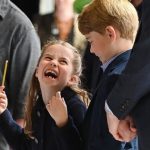 Giây phút Công chúa Charlotte "phá lệ" làm nhạc trưởng, phản ứng cưng xỉu của Hoàng tử George mới là tâm điểm avatar1769501129459 17695011298501470562616jpg