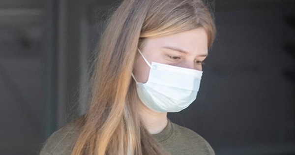 Con gái tỷ phú giàu nhất thế giới: Từ "đóa hồng đen" hàng nghìn tỷ viết đơn từ bỏ cha ra đường mưu sinh avatar1769679797623 1769679798247426754898 0 44 315 548 crop 17696798125041221247495png